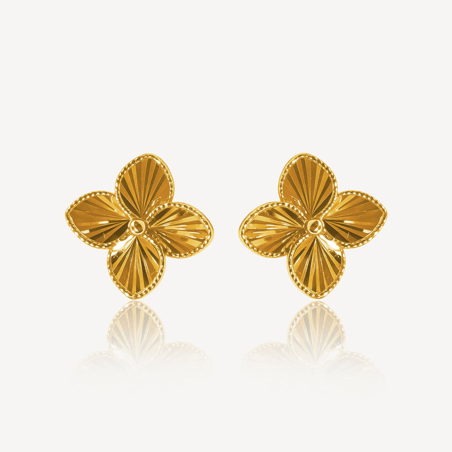 916 Gold Lovely Flower Earring
