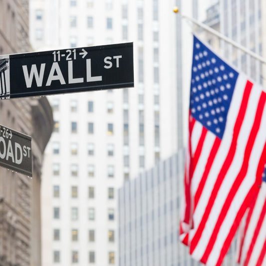 Wall Street Can't Agree on Gold — Why the $1,400 Gap Between Goldman Sachs and JPMorgan Matters