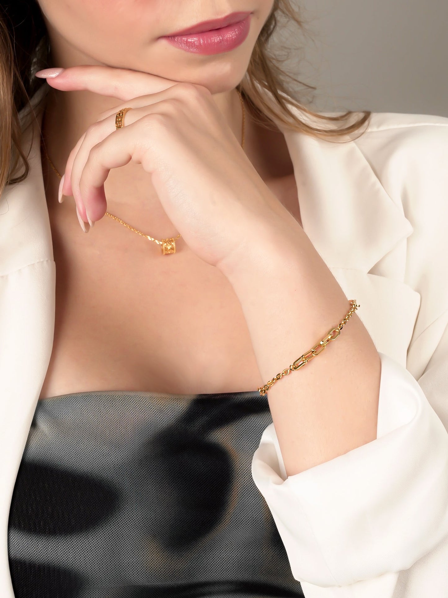 916 Gold Turkey Hollow Clips Bracelet