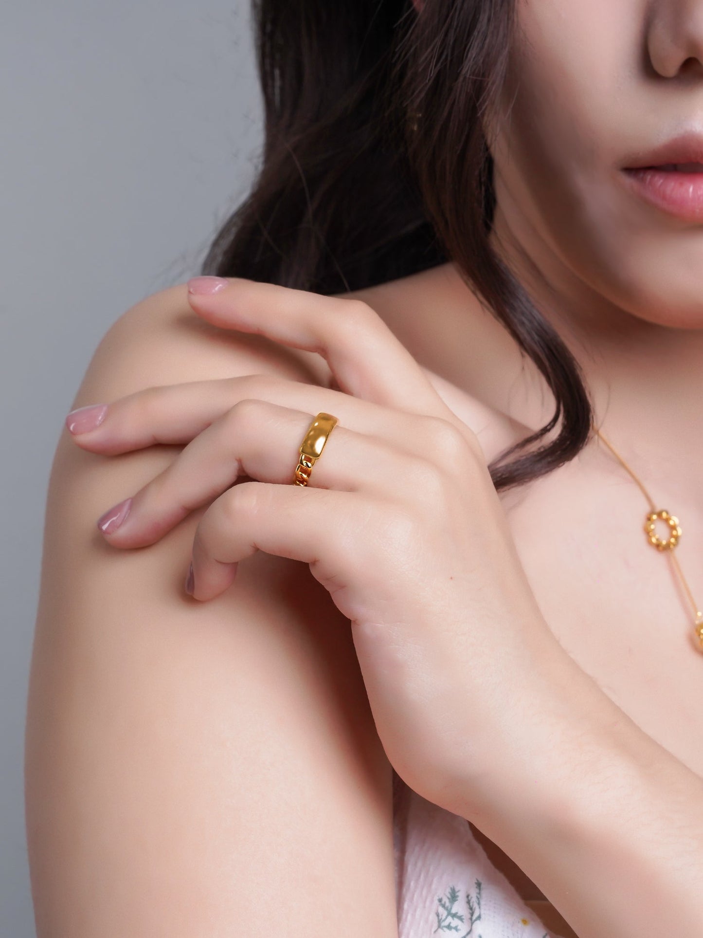 916 Gold Solid Moment Ring