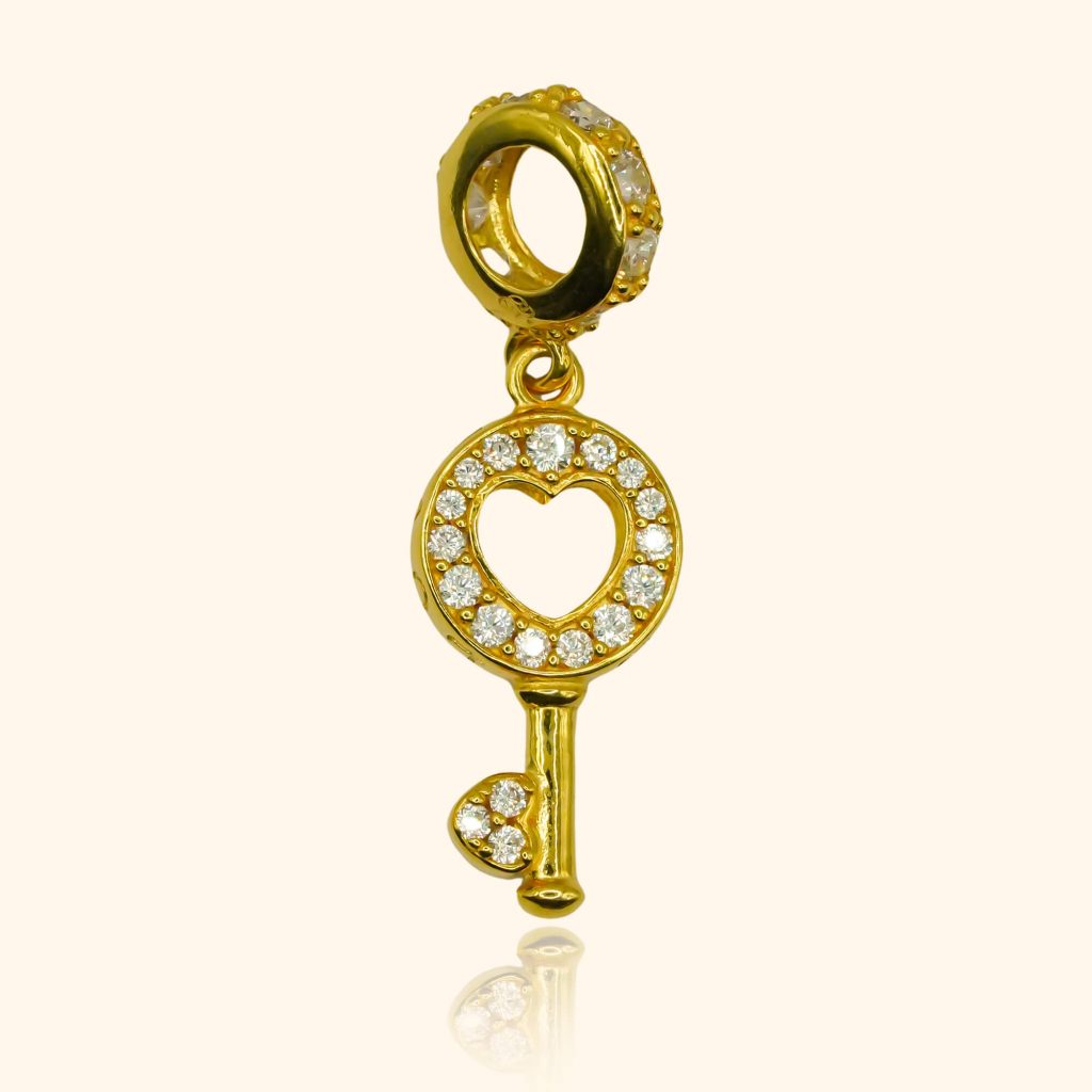 916 gold charm witha key design from top gold shop product the cheapest gold jewellery in singapore