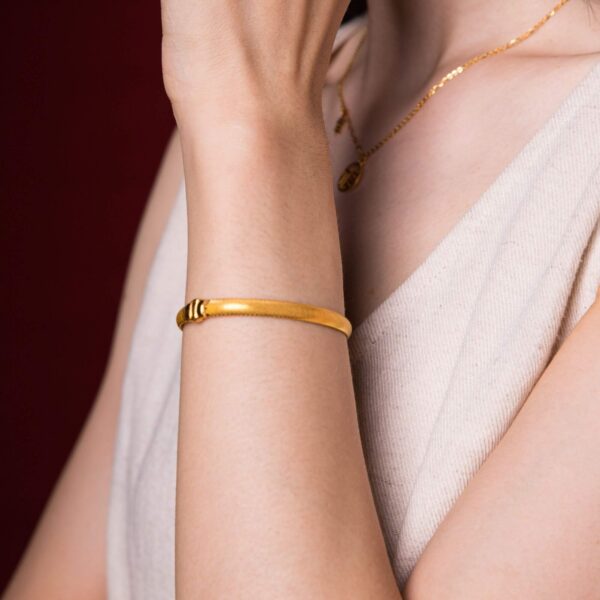 a model wearing 916 Gold Fashion Bangle gold jewellery in singapore